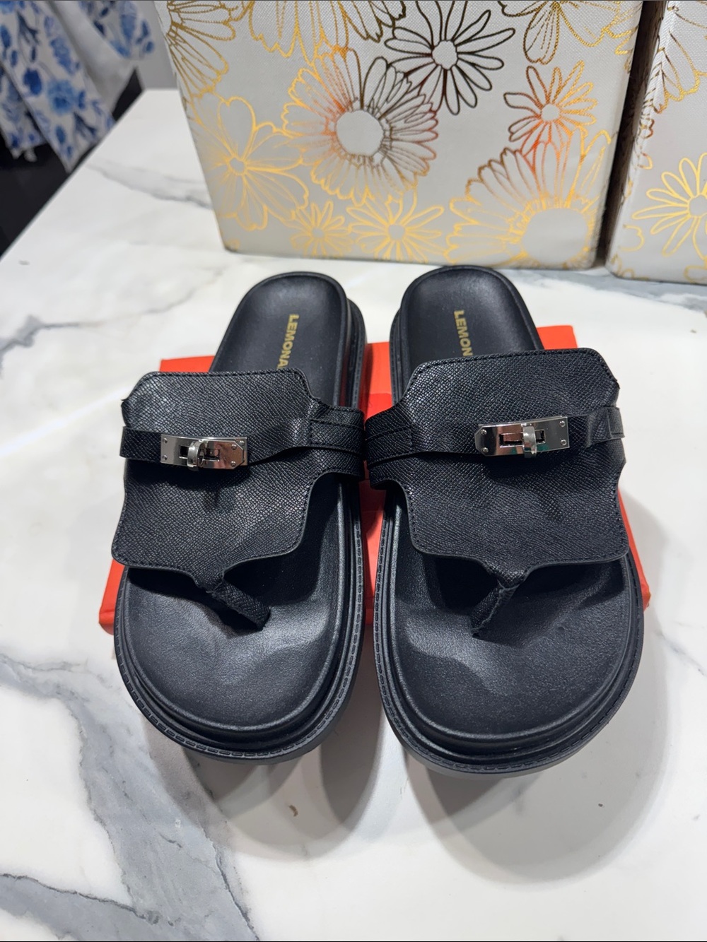 Lemonade  Black Textured Slip-On Thong Sandals with Silver Buckle Womens 8‎